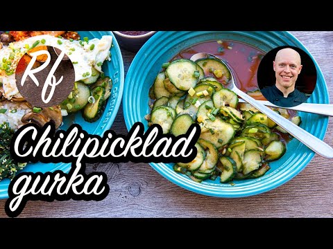 Chilipicklad gurka smaksatt med chili, salt, socker och risvinäger samt salladslök.  En snabb; lättlagad och het variant på pressgurka med koreanskt chilipulver eller gochujang chilisås.>