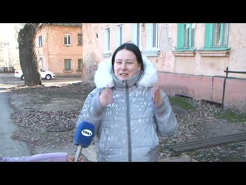 Куряне боятся не дожить до расселения, в доме рушатся потолки и стены