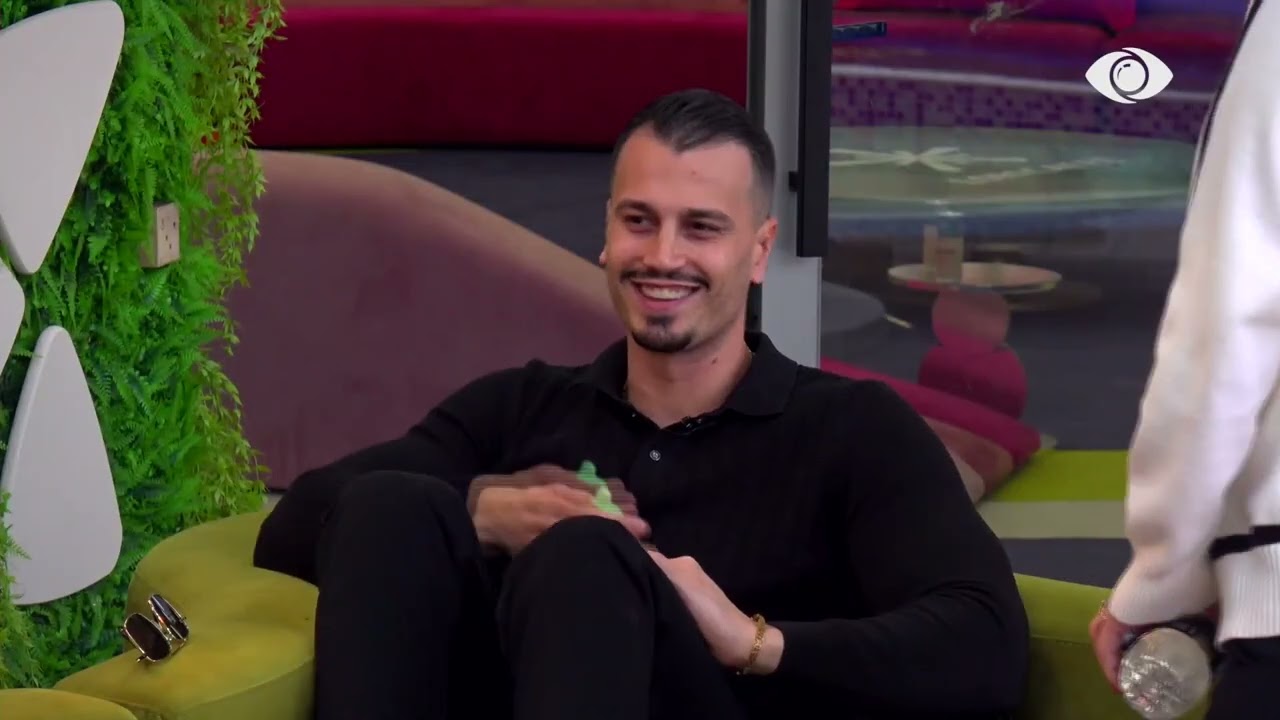 Nuk të marr dot seriozisht me ato pullat në fytyrë…/ Mateo i drejtohet Baby G