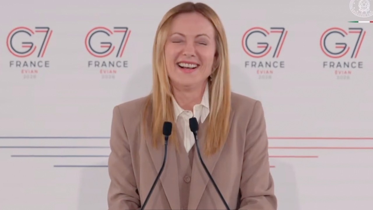GIORGIA MELONI SCHERZA CON I GIORNALISTI: “AVETE BUCATO LA NOTIZIA, SÌ HO SMESSO DI FUMARE”