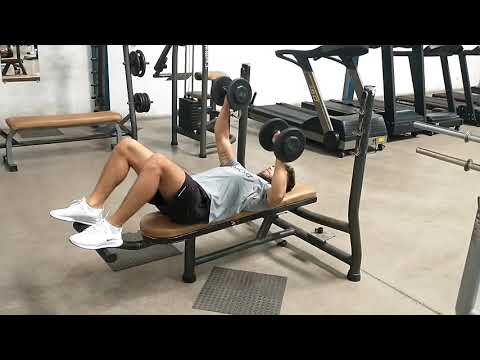 Supino reto com halter alternado