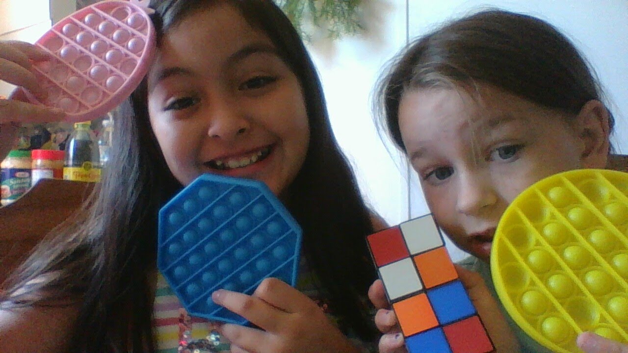 fidget trading with my bff LIlybit