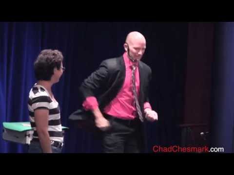 ヒラリとするカードマジック-企業のマジシャン、チャド・チェスマーク (Hilarious Card Magic - Corporate Magician Chad Chesmark)