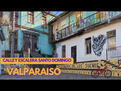 Escalera y calle Santo Domingo Valparaíso🚶‍♂️‍➡️🚲 #ciclistasurbanos #chile #cerrosdevalpo #valpo
