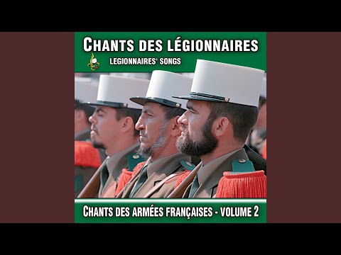 Cravate verte et képi blanc