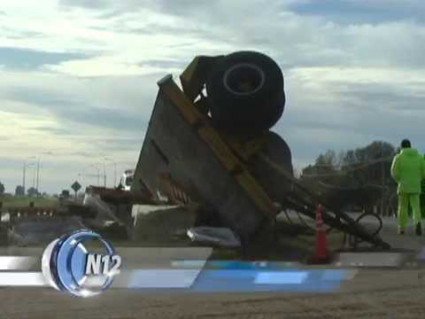 CANAL 12 T.Lauquen - Vuelco camion - martes