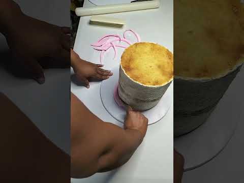 How to cover your cake with fondant