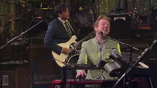 Two Door Cinema Club - Sun (Live on Letterman)