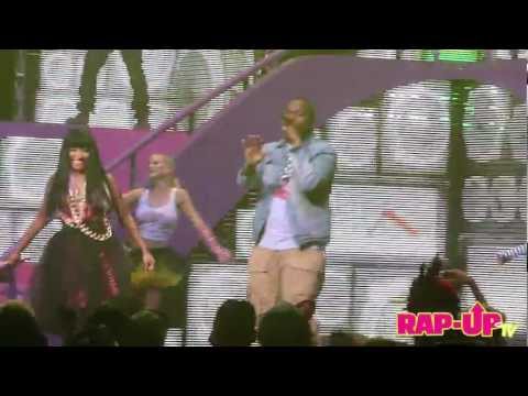 Nicki Minaj and Sean Kingston Perform 'Letting Go' at L.A. Show