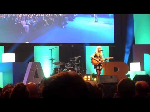 Nina Nesbitt performing Stay Out at The Young Scot Awards 2013 (Full performance)