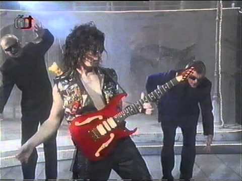 Vilém Čok, Jiří Korn - Karel nese asi čaj