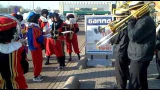 preview picture of video 'Oakcity & de Zwarte Pieten Band @ Heerlen Woonboulevard (2010)'