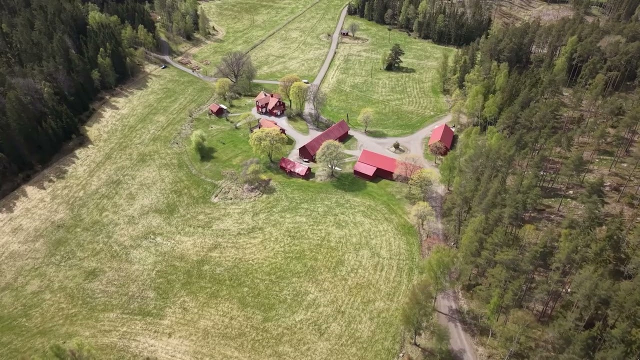 140 m² Gård med jordbruk på Apeltorp Nynäshamns kommun - video