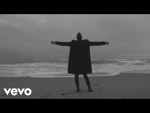 Video per il significato della canzone C'est la vie di Achille Lauro