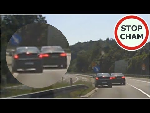 Pirat w Audi blokuje, hamuje i spycha z drogi 