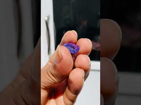 Natural purplish sapphire — media 1