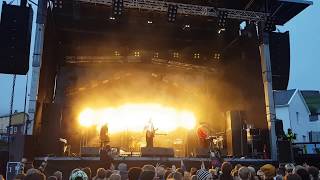 Bilderbuch - Bungalow (Live @ G! Festival 2017)