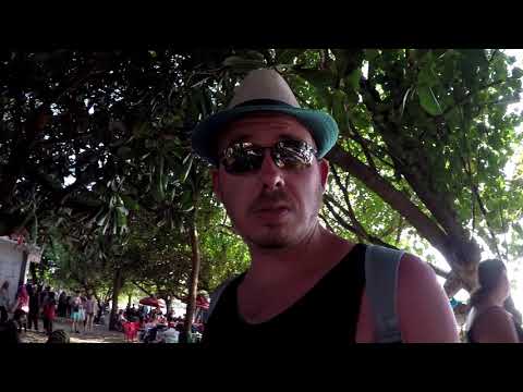 Haggling on the beach - bali shopping