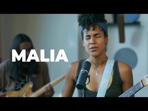 MALIA - Small Talk | Pickup Live Session