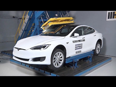 Tesla Model S vs Hydraulic Press