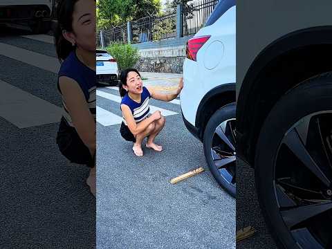 Ela Tentou Furar o Pneu... Mas Foi Pega no Flagra! 🚗💥