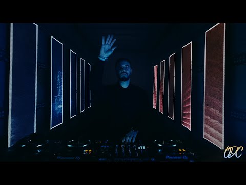 Julien Hess | House dj set in a container (light show)