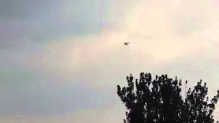 preview picture of video 'Aviones Sukhoi Sobrevolando SAN CRISTOBAL #20F'