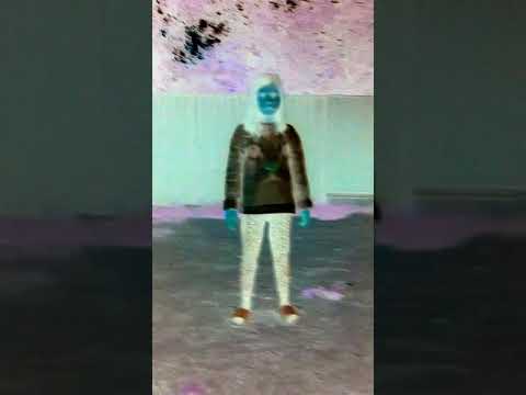 Я танцую под песню Луна не знает пути