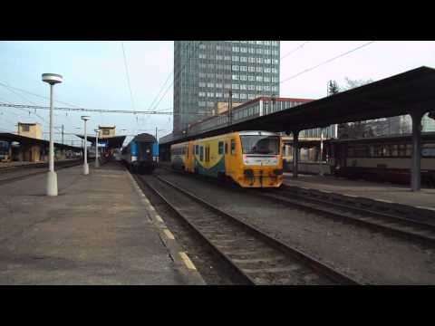 Příjezd vlaku Os 6715 (ČD 814.144) - Most, 8. 4. 2013