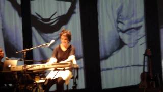 Leila Pinheiro cantando "Hoje"