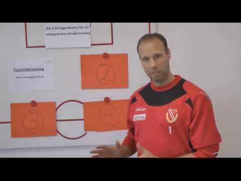 F, E and D youth football training: The 4 pillars of success in youth training with specific tips