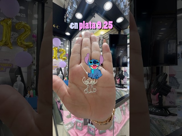 Vídeo relacionado con Pendientes de mujer de plata fina con diseño de Stitch de Disney esmaltados