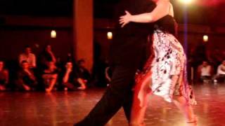 Ariadna Naveira y Fernando Sanchez bailan en Práctica X, Cabeza de novia - Vals de Juan D'arienzo