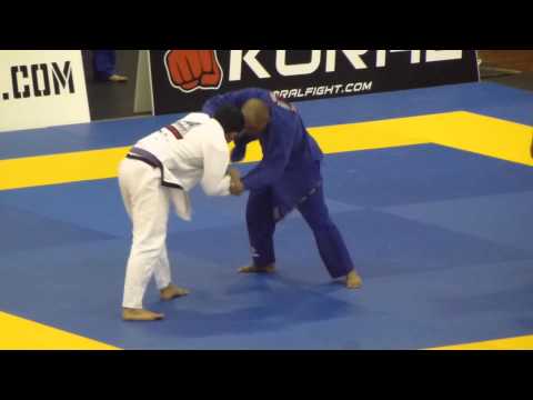 Susej Pontes - IBJJF European Open 2013 - Purple Master - Medium-Heavy