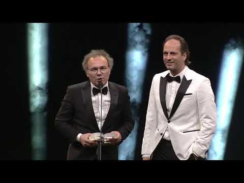 GQ Men of the Year 2018 Ödül Töreninde Timuçin Esen Ödülünü Engin Günaydın'dan Aldı