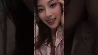 Download lagu Amelia Livestreaming BIGO Periscope live LOVELYGIRL 😍😍 #periscope #live #broadcast #livestream mp3