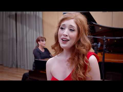 Il Bacio (The Kiss) - Nicole Loren Wallace and Baya Kakouberi