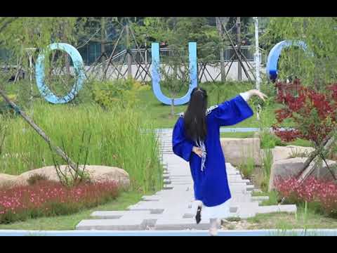 硕士服遇上寄明月🎓这搭配真的太绝了！中国海洋大学毕业季，谁穿谁是大女主💃，这波操作太有梗了#寄明月舞蹈 #毕业季 #中国海洋大学