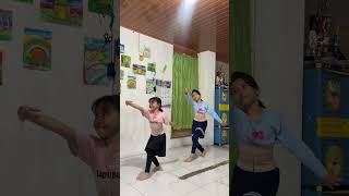 Download lagu Tari Cewang - Najwa & Nazifa || Sanggar Tari Rantak Minang mp3