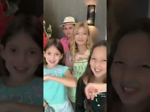 Amanda Nathanry  - Dancinha Com as Meninas #viral #Shorts  Nossa Amizade é pressão
