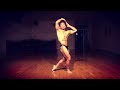 ボディビルダーのジョジョ立ちポージング