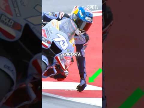 Porque os PILOTOS tiram a MÃO e encostam no chão no meio da CORRIDA!!