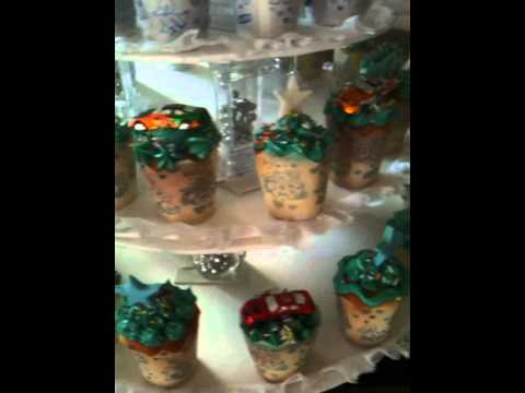 KAEDEN 1st bday car cupcakes