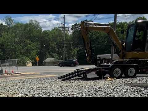 How to unload a Mini Excavator from a Trailer!!!!