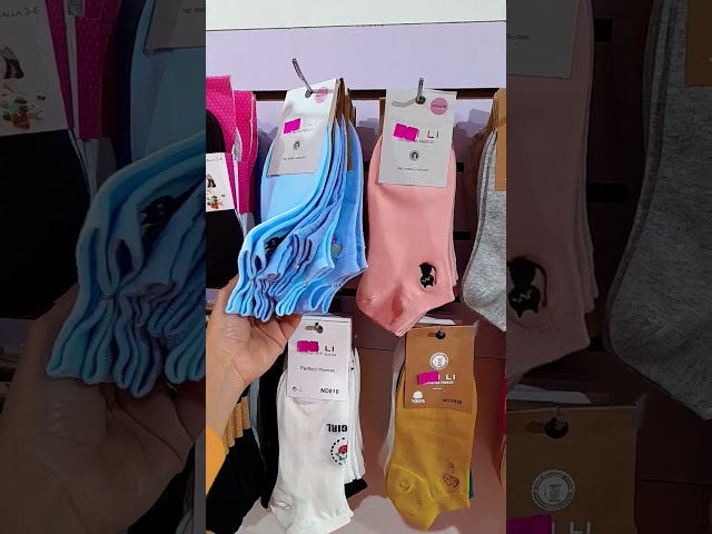 Vídeo relacionado con BEKKLPOU 3 pares de calcetines de algodón divertidos coloridos, novedad loco fresco adecuados para niños y niñas, Blanco, Talla única