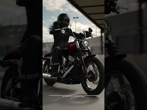 2026 Harley-Davidson® Street Bob® Vivid Black Chrome Laced Wheels
