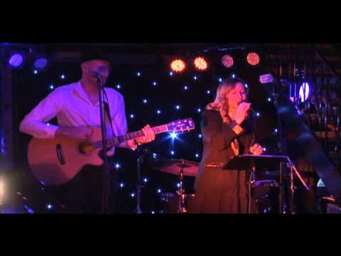 One Foot in the Groove - Acoustic duo Essex