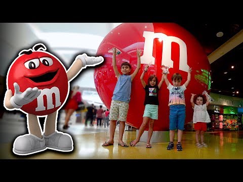 DIVERSÃO NA LOJA DE M&Ms DE ORLANDO COM OS PRIMOS - Familia Brancoala