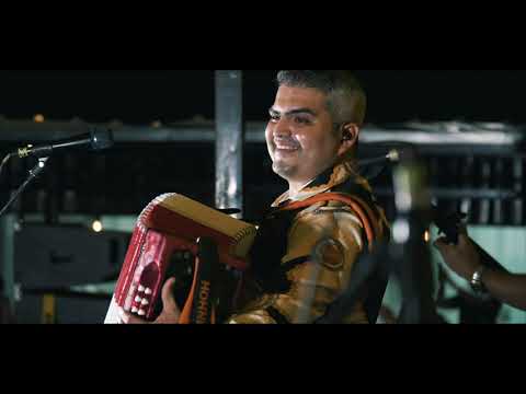 VUELVES (EN VIVO) - JHONATHAN CHAVEZ