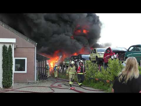 Grote brand bij autosloperij in Hoogeveen 1-8-2020